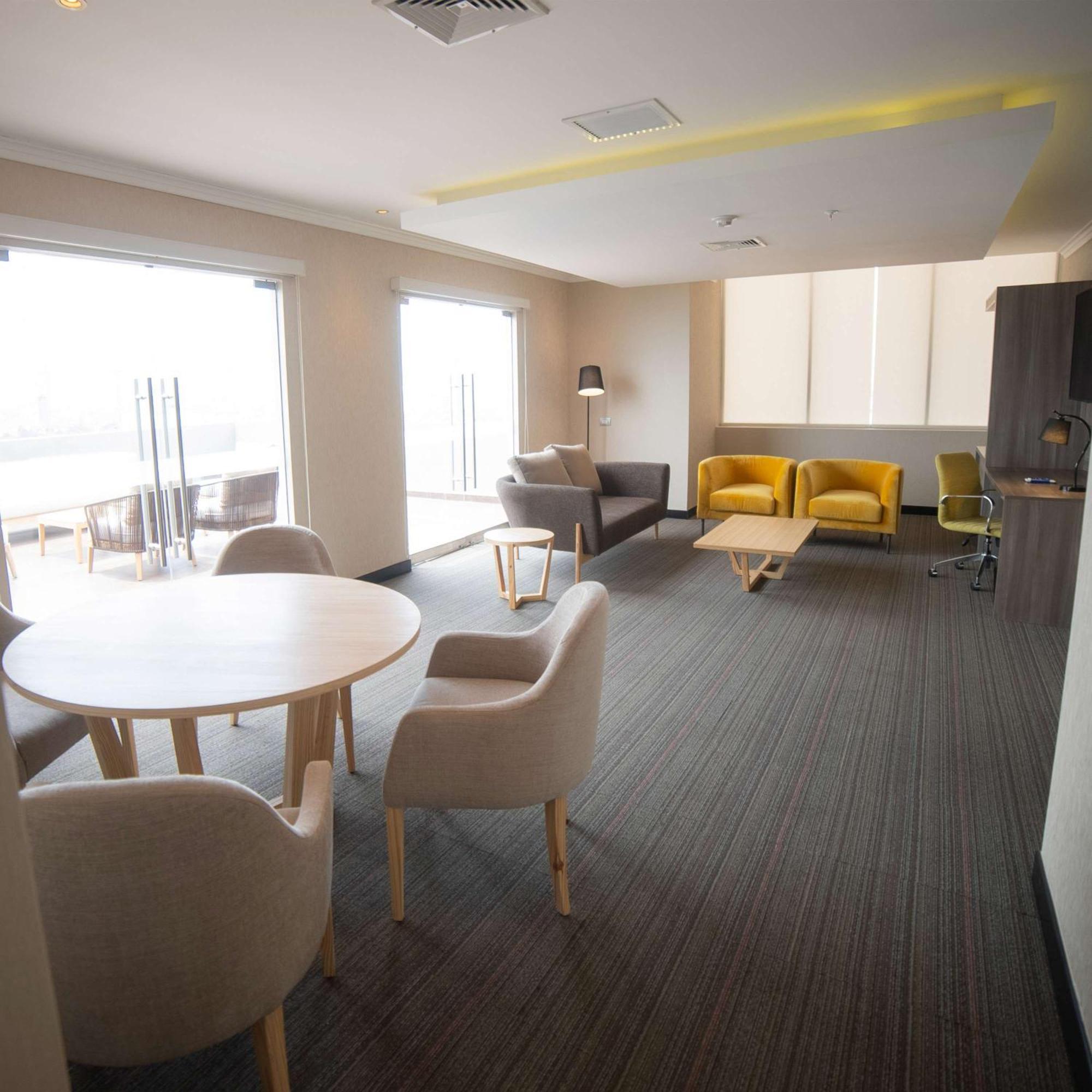 Hotel Doubletree By Hilton Trujillo Encalada Exteriér fotografie