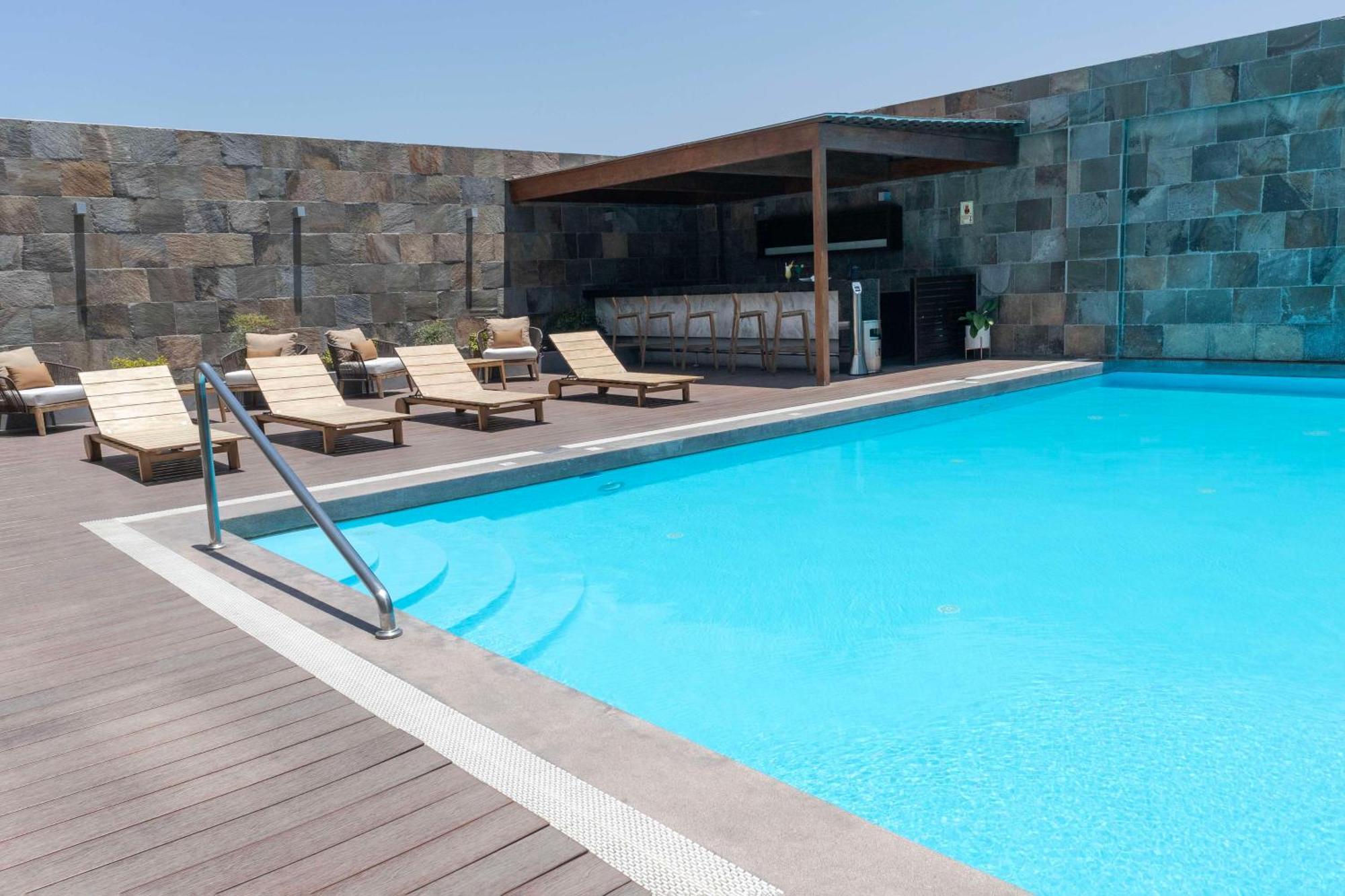 Hotel Doubletree By Hilton Trujillo Encalada Exteriér fotografie