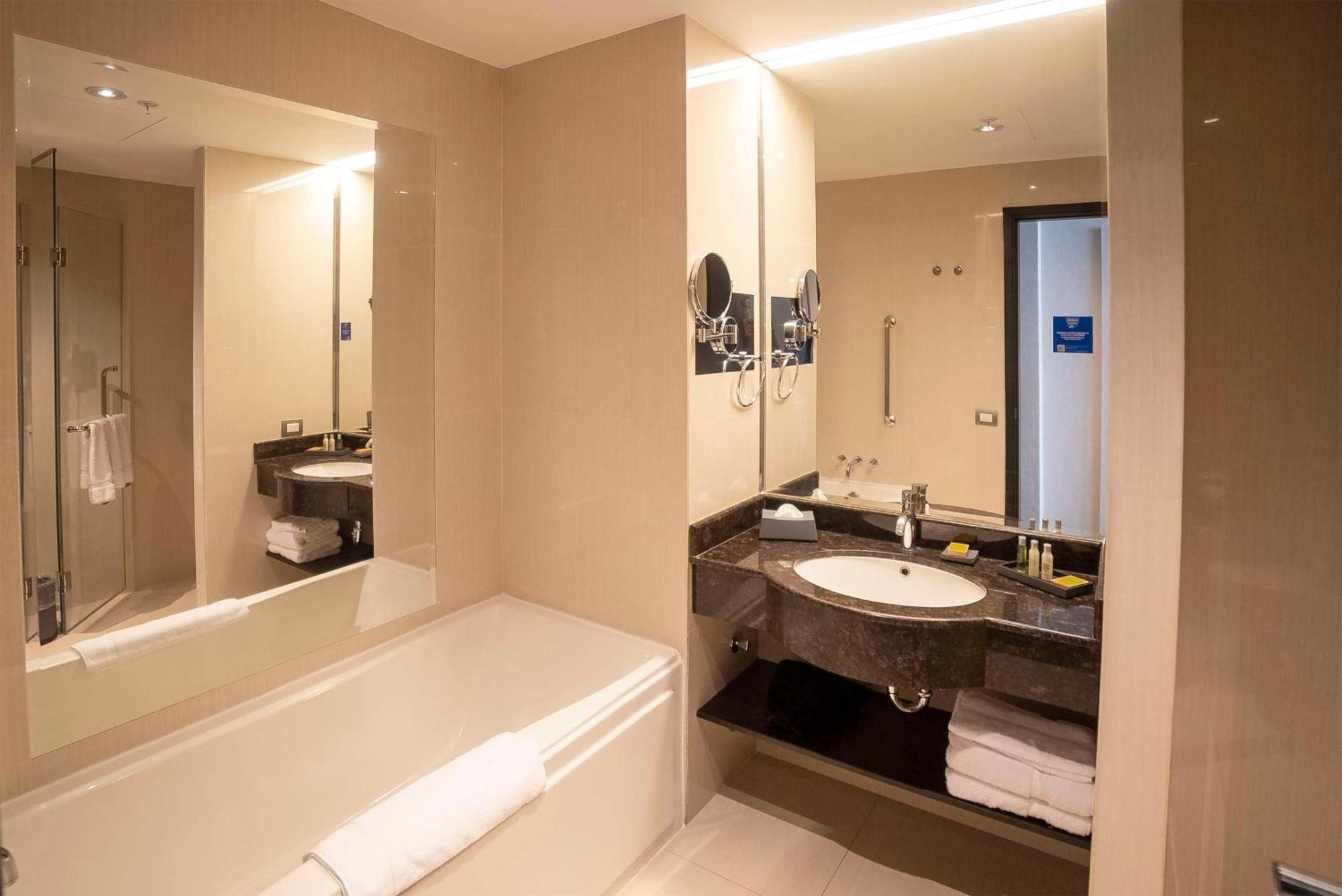 Hotel Doubletree By Hilton Trujillo Encalada Exteriér fotografie